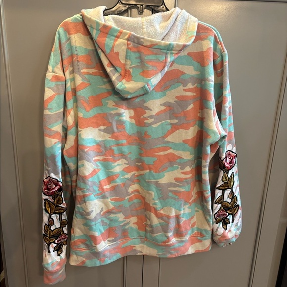 Krisp NYC men’s  sz Lg Camo! Embroidered roses!Jogger Set! - Picture 10 of 12